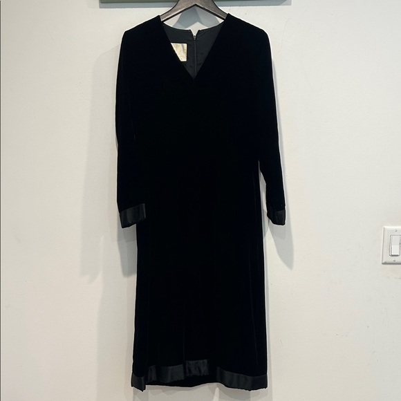 Vintage 1970s Elegant Black Velvet midi Dress medium women’s - Picture 1 of 7